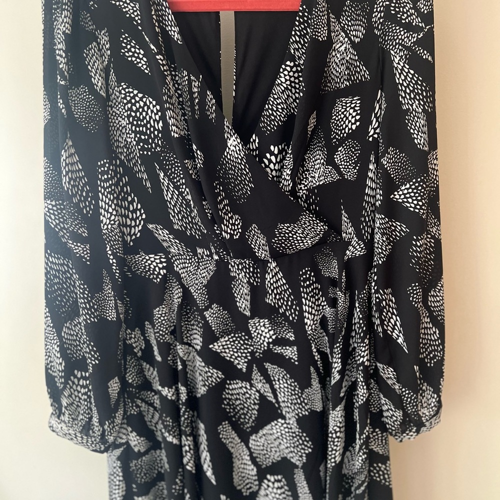Express Black and White Midi Dress with Timeless Elegance